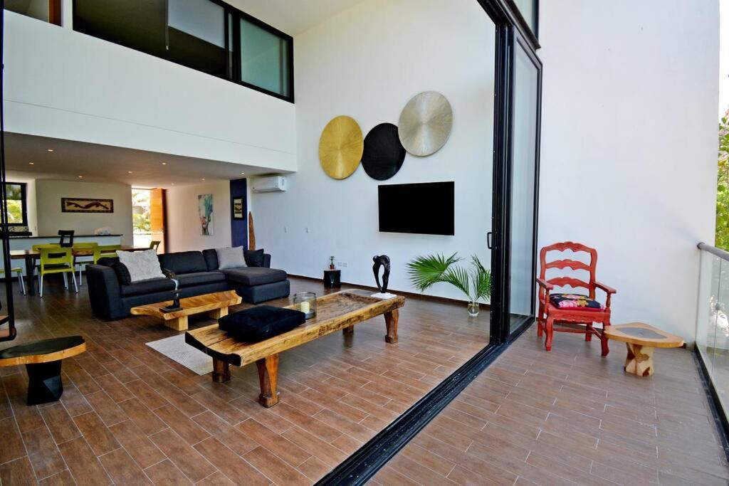Apartment Big Loft 2br 2.5bth One Block The